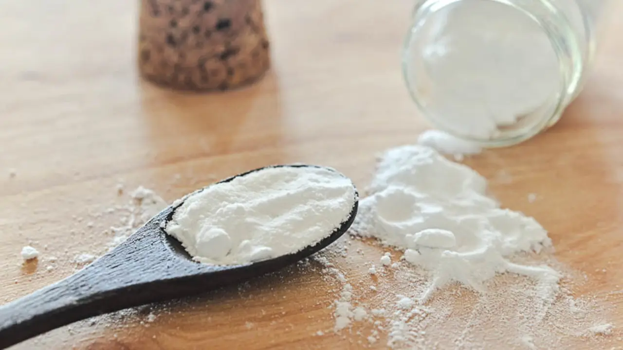 Amido di mais per i vetri: ecco il segreto delle pulizie naturali senza aloni Amido di mais per i vetri: ecco il segreto delle pulizie naturali senza aloni