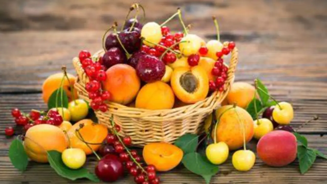 Allontana i moscerini dalla frutta con una soluzione naturale ed efficace in pochi secondi Allontana i moscerini dalla frutta con una soluzione naturale ed efficace in pochi secondi