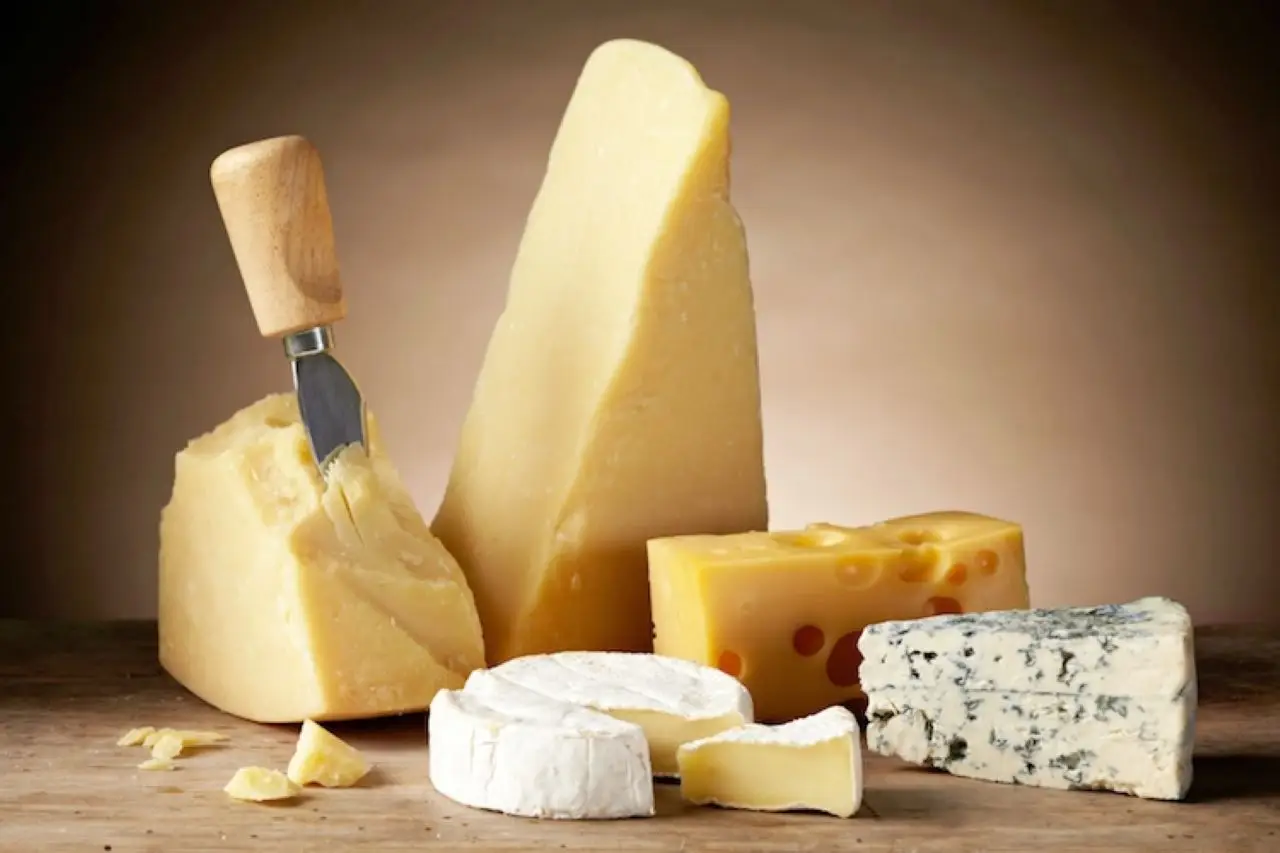 Formaggi stagionati e dolci confezionati: come riconoscere gli snack infiammatori per le articolazioni Formaggi stagionati e dolci confezionati: come riconoscere gli snack infiammatori per le articolazioni