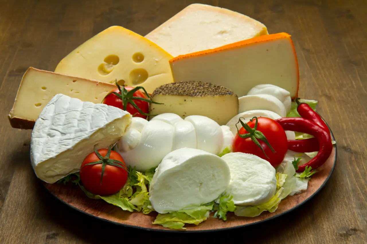 Formaggi stagionati e dolci confezionati: come riconoscere gli snack infiammatori per le articolazioni Formaggi stagionati e dolci confezionati: come riconoscere gli snack infiammatori per le articolazioni