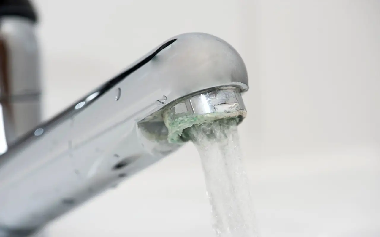 Calcare in cucina? Un rimedio naturale efficace per pulire superfici e stoviglie