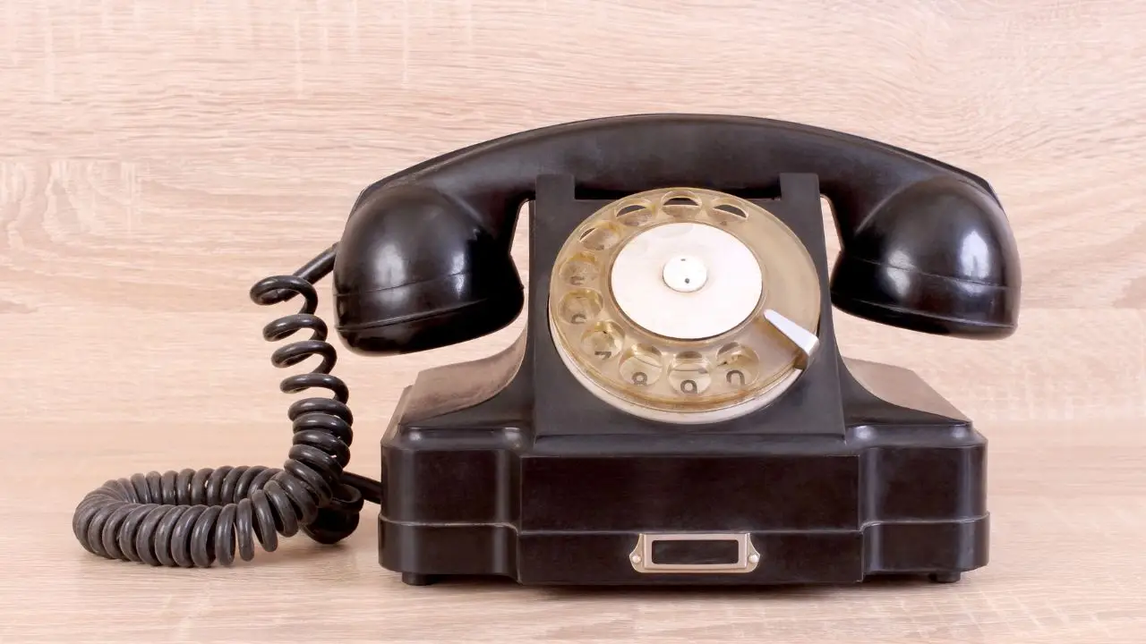 Hai in casa vecchi telefoni? Ecco i modelli che oggi valgono una fortuna Hai in casa vecchi telefoni? Ecco i modelli che oggi valgono una fortuna