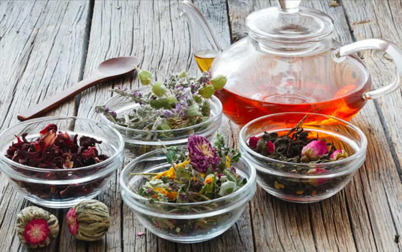 Le bevande serali che aiutano a dimagrire: miti, verità e consigli per una scelta salutare