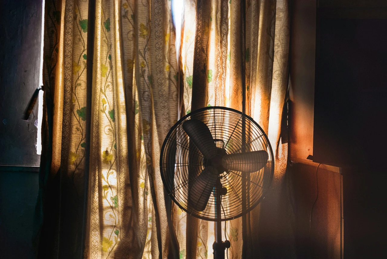 Come raffreddare la camera da letto senza climatizzatore: la guida dell’architetto Come raffreddare la camera da letto senza climatizzatore: la guida dell’architetto