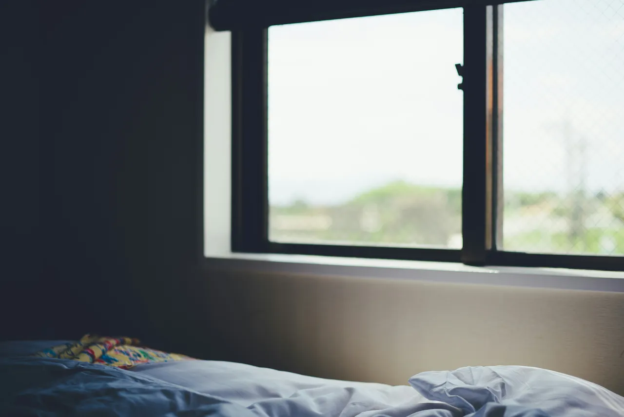 Come raffreddare la camera da letto senza climatizzatore: la guida dell’architetto Come raffreddare la camera da letto senza climatizzatore: la guida dell’architetto