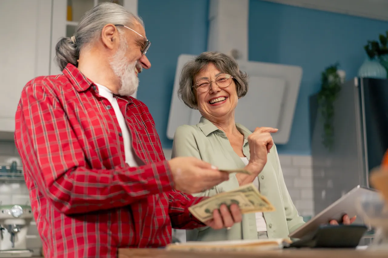 Hai più di 60 anni? Ecco il bonus che ti spetta da subito Hai più di 60 anni? Ecco il bonus che ti spetta da subito