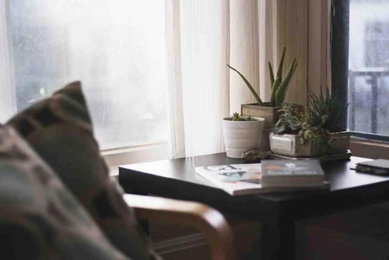 Organizzare il tuo angolo lettura: piccoli accorgimenti che fanno la differenza Organizzare il tuo angolo lettura: piccoli accorgimenti che fanno la differenza