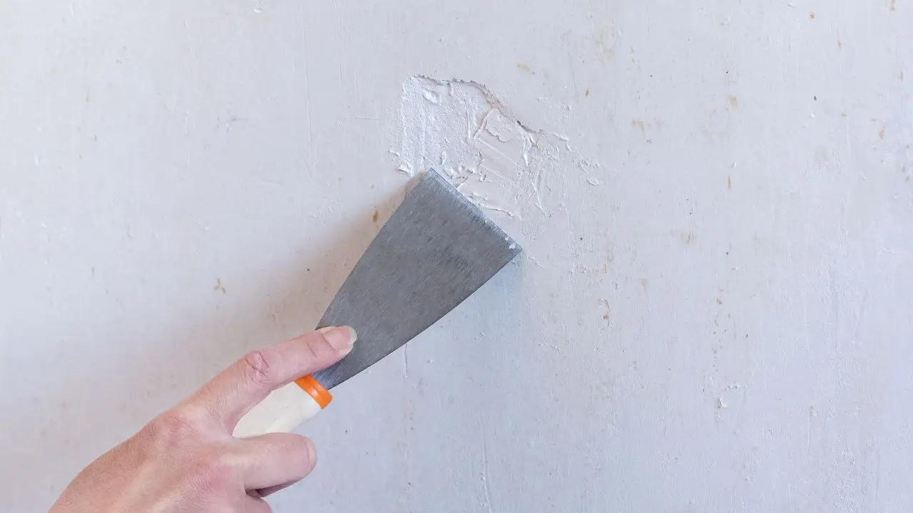 Riparare piccole crepe sui muri: ecco il materiale che non ti aspetti Riparare piccole crepe sui muri: ecco il materiale che non ti aspetti