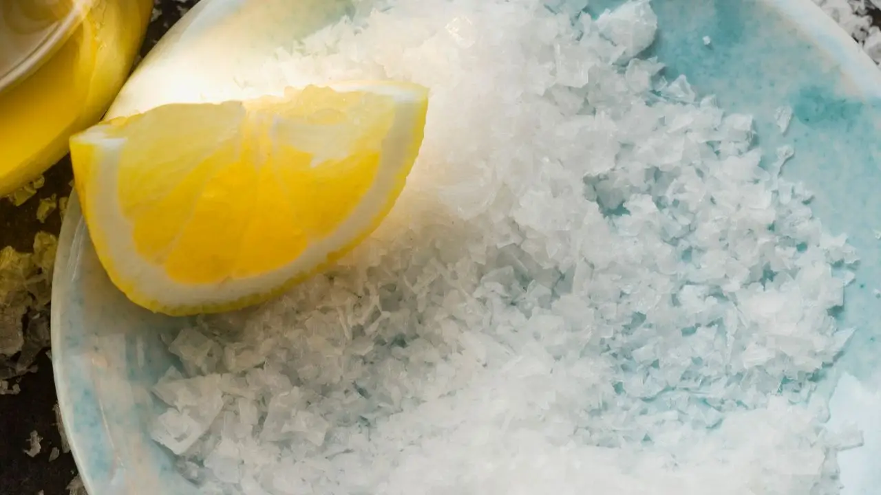 Come profumare il bagno in modo naturale: il trucco con limone e sale Come profumare il bagno in modo naturale: il trucco con limone e sale