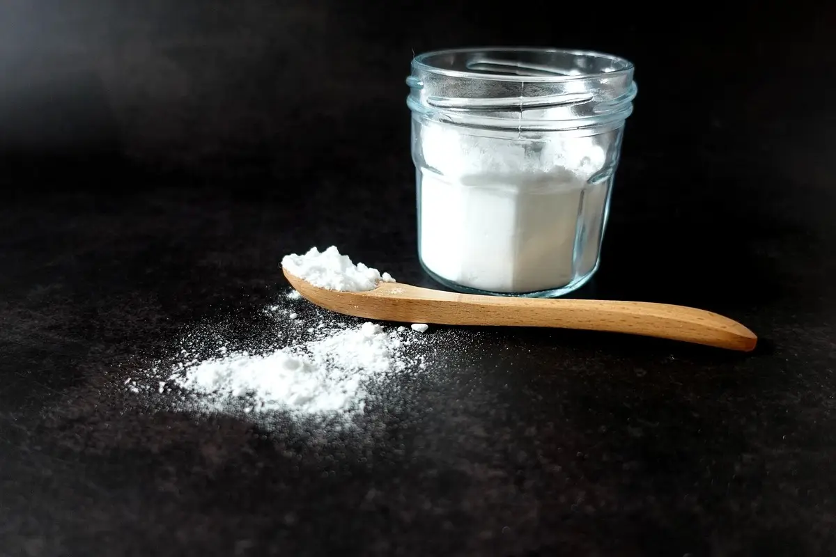 Amido di mais per i vetri: ecco il segreto delle pulizie naturali senza aloni Amido di mais per i vetri: ecco il segreto delle pulizie naturali senza aloni