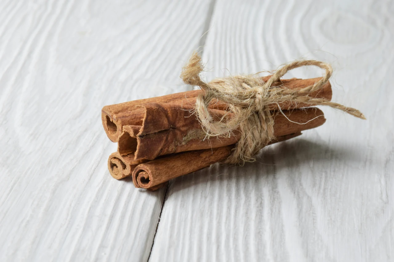 Cannella sulla porta d’ingresso: il rituale che molti usano per attirare energia positiva Cannella sulla porta d’ingresso: il rituale che molti usano per attirare energia positiva