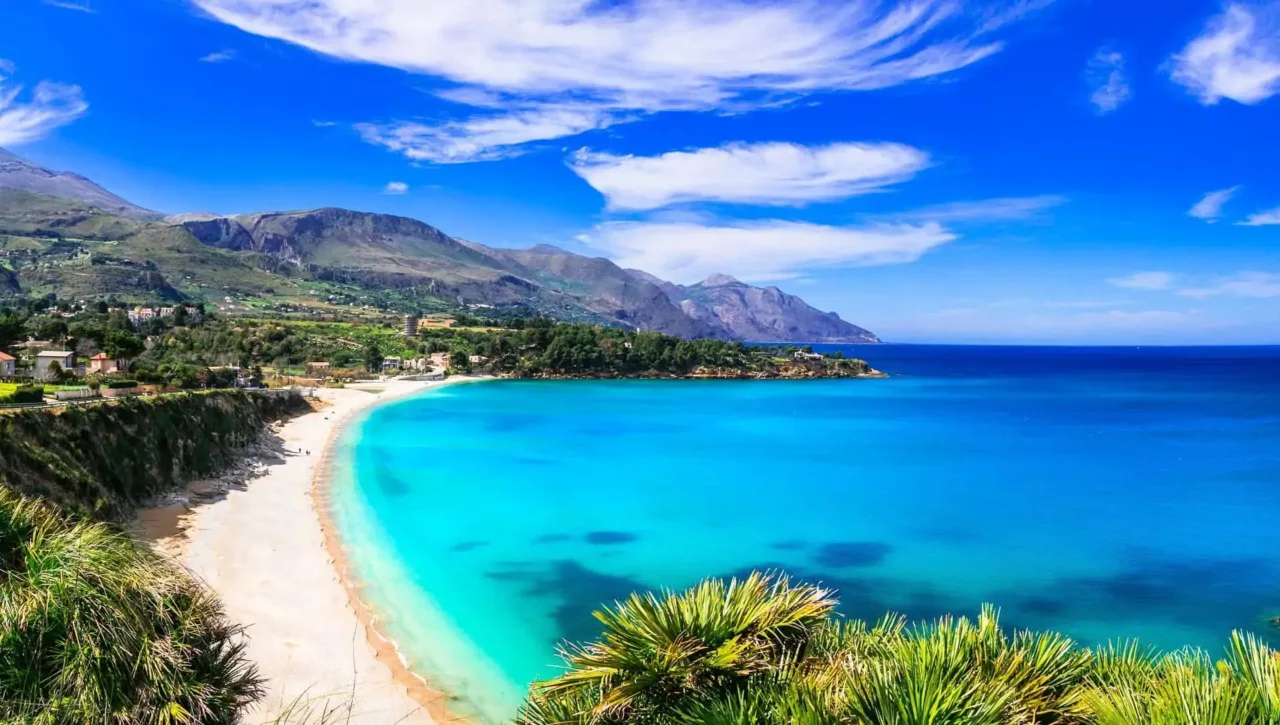 Le spiagge più belle d’Italia dove l’acqua è cristallina e l’ingresso è gratis Le spiagge più belle d’Italia dove l’acqua è cristallina e l’ingresso è gratis