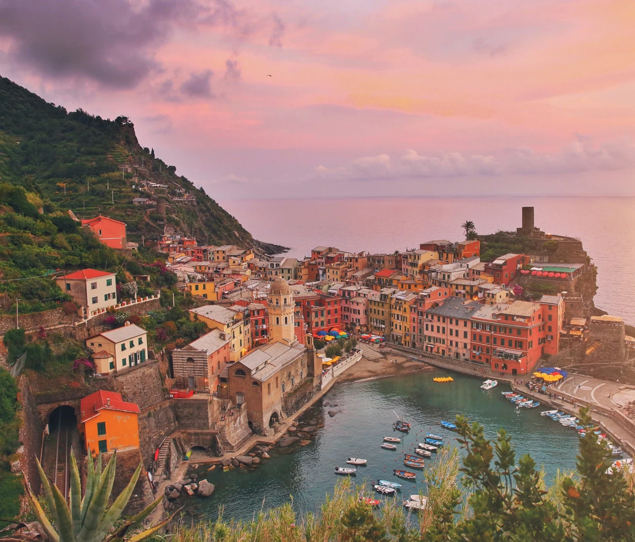 Viaggi low cost a giugno: ecco 5 mete italiane sottovalutate ma splendide Viaggi low cost a giugno: ecco 5 mete italiane sottovalutate ma splendide