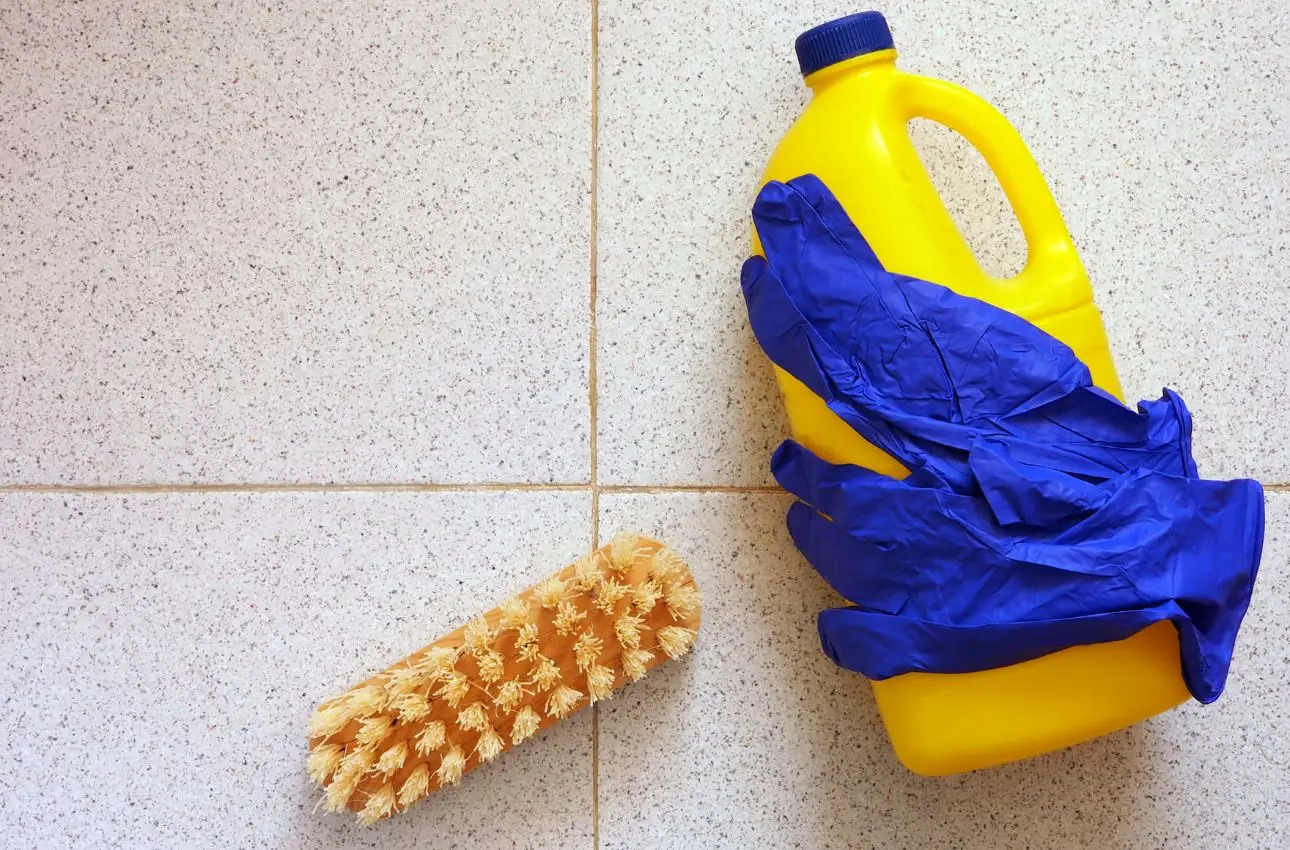 Attenzione agli errori più comuni con la candeggina: cosa evitare subito a casa Attenzione agli errori più comuni con la candeggina: cosa evitare subito a casa