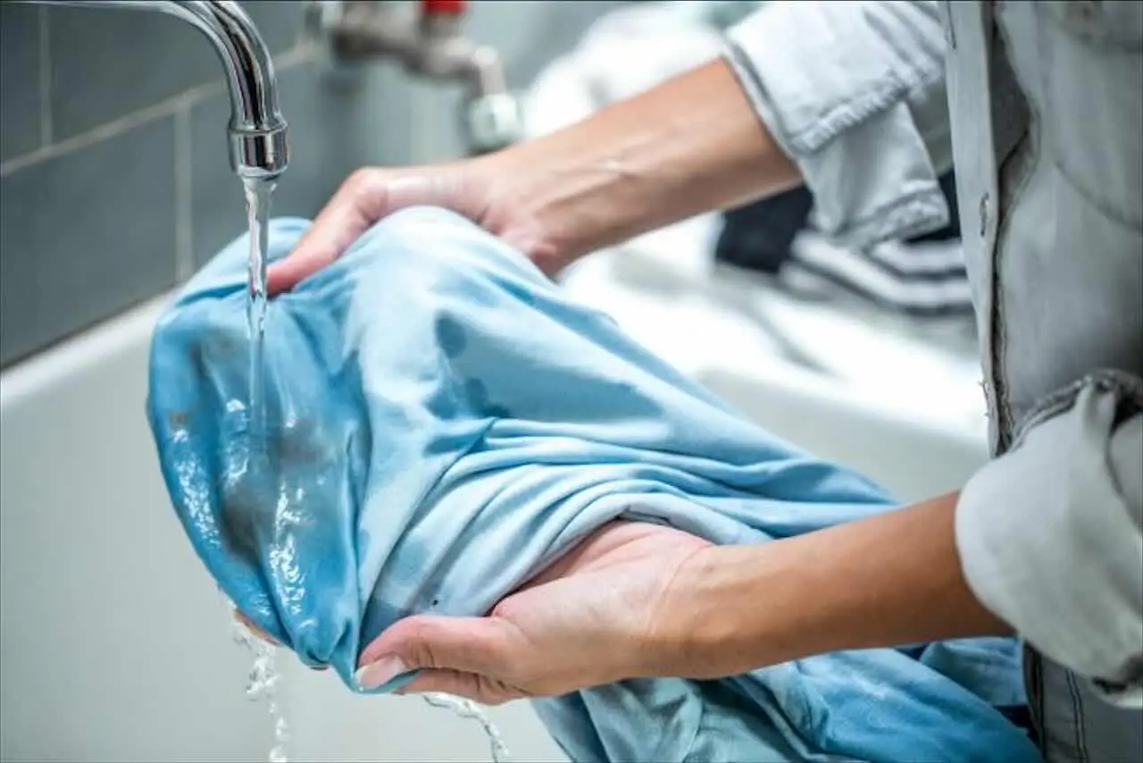 Proteggi i tuoi tessuti: pratica sbagliata nel lavaggio che in tanti commettono senza saperlo Proteggi i tuoi tessuti: pratica sbagliata nel lavaggio che in tanti commettono senza saperlo