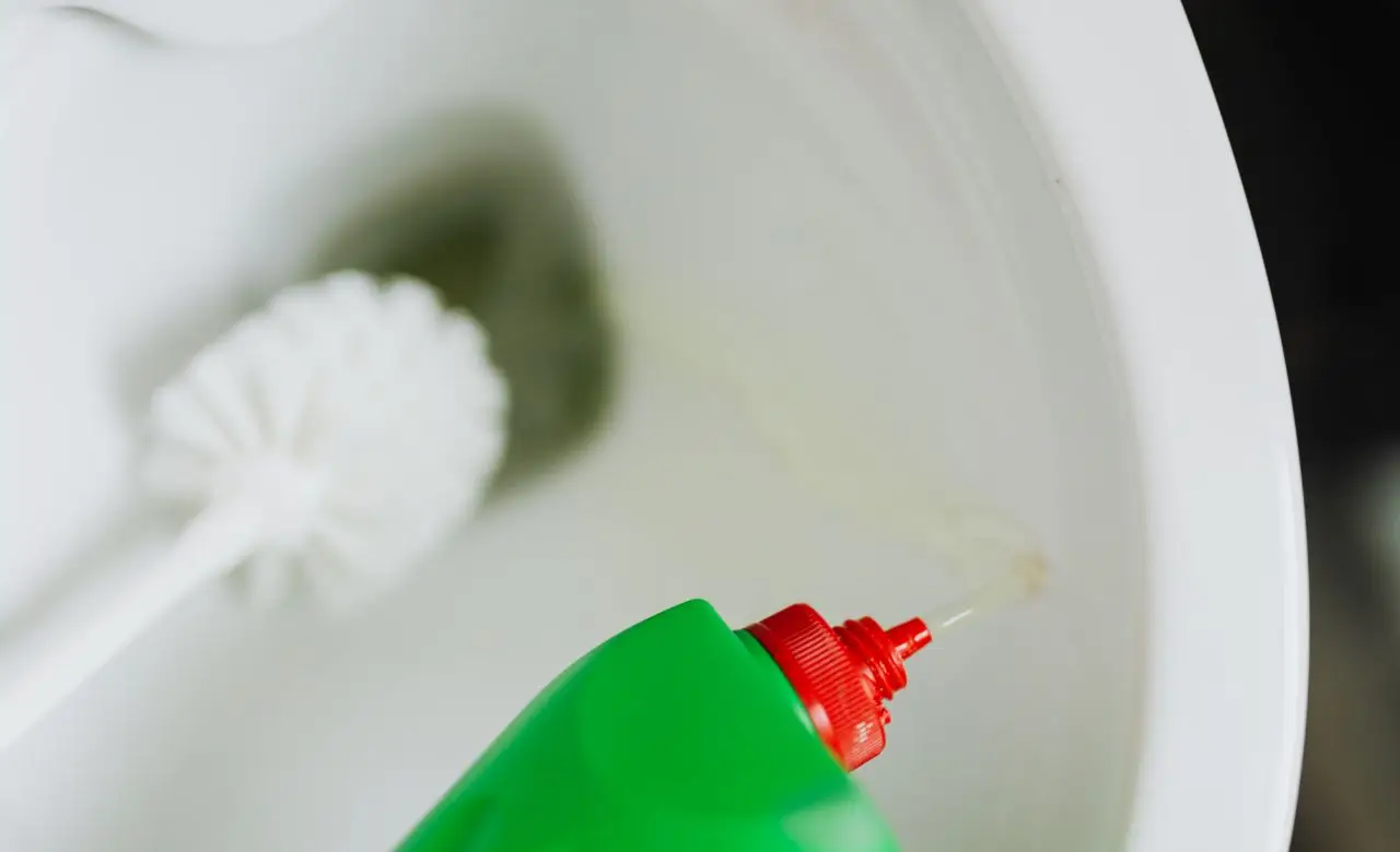 Hai mai pensato al pericolo dei prodotti misti per pulire il bagno? Scopri le combinazioni da evitare Hai mai pensato al pericolo dei prodotti misti per pulire il bagno? Scopri le combinazioni da evitare