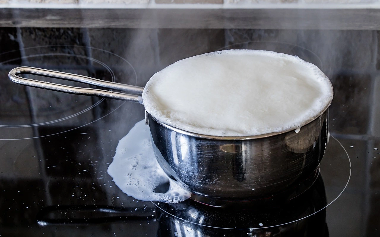 Attenzione all’uso della candeggina: l’errore che può mettere a rischio la cucina Attenzione all’uso della candeggina: l’errore che può mettere a rischio la cucina
