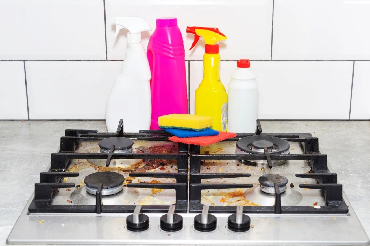 Attenzione all’uso della candeggina: l’errore che può mettere a rischio la cucina Attenzione all’uso della candeggina: l’errore che può mettere a rischio la cucina