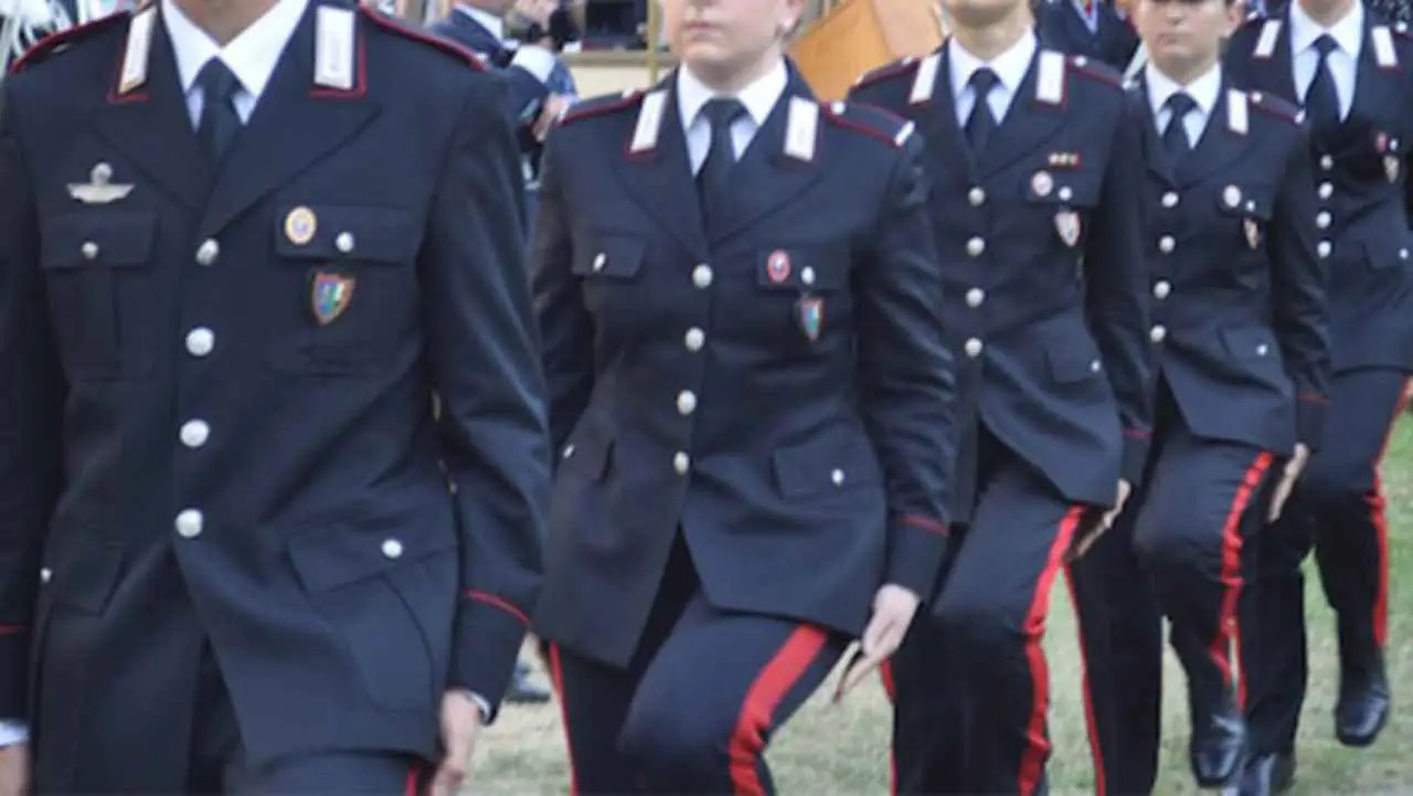 Qual è il reddito di un vigile del fuoco in Italia dopo dieci anni di servizio? Qual è il reddito di un vigile del fuoco in Italia dopo dieci anni di servizio?