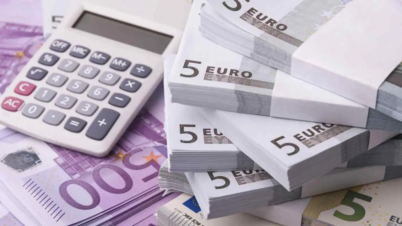 Saldo superiore ai 5000 euro: cosa cambia nei prelievi e nelle verifiche bancarie Saldo superiore ai 5000 euro: cosa cambia nei prelievi e nelle verifiche bancarie