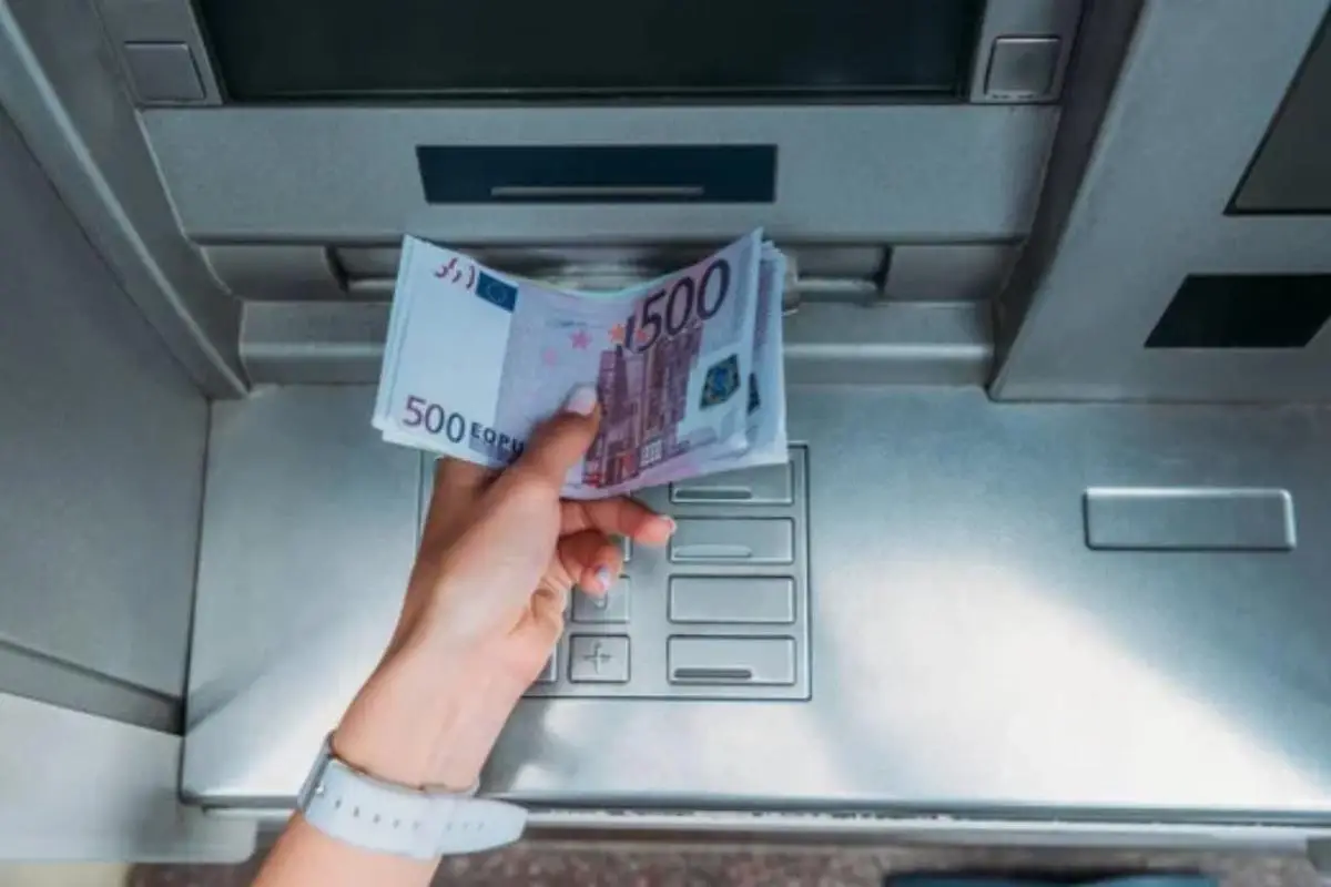 Saldo superiore ai 5000 euro: cosa cambia nei prelievi e nelle verifiche bancarie Saldo superiore ai 5000 euro: cosa cambia nei prelievi e nelle verifiche bancarie