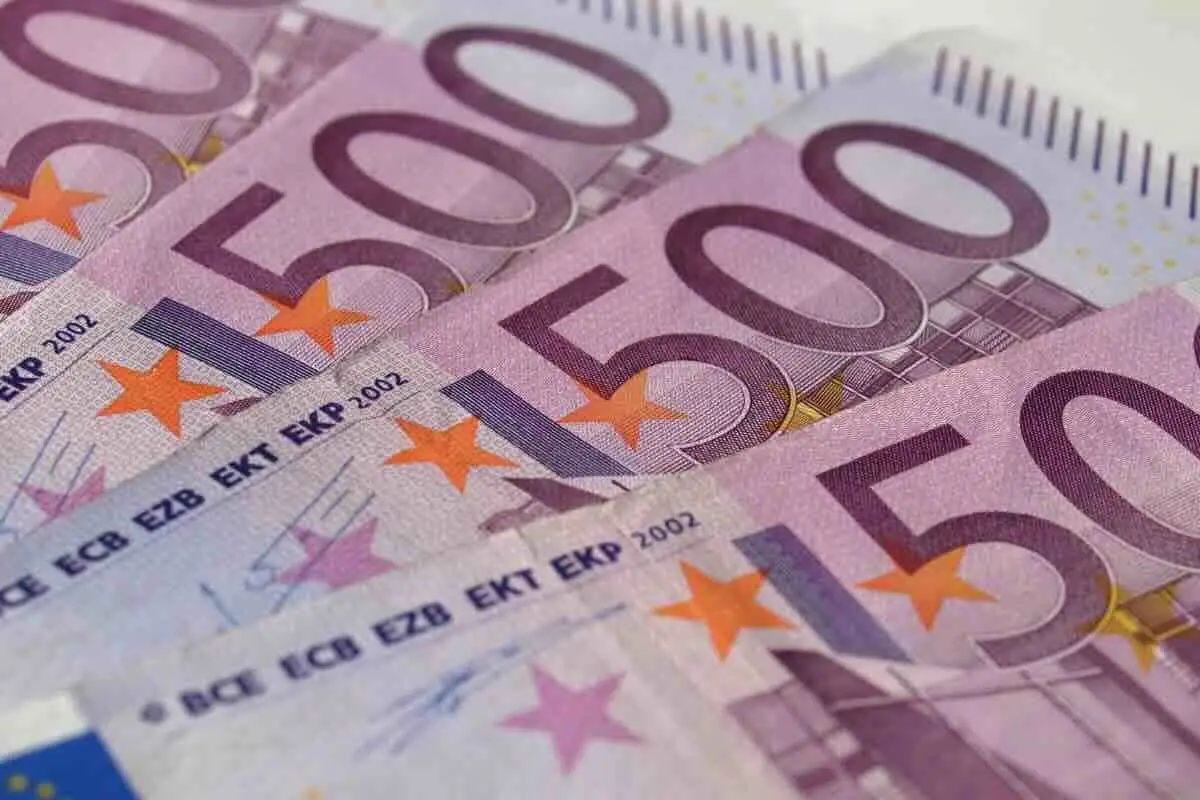 Saldo superiore ai 5000 euro: cosa cambia nei prelievi e nelle verifiche bancarie Saldo superiore ai 5000 euro: cosa cambia nei prelievi e nelle verifiche bancarie