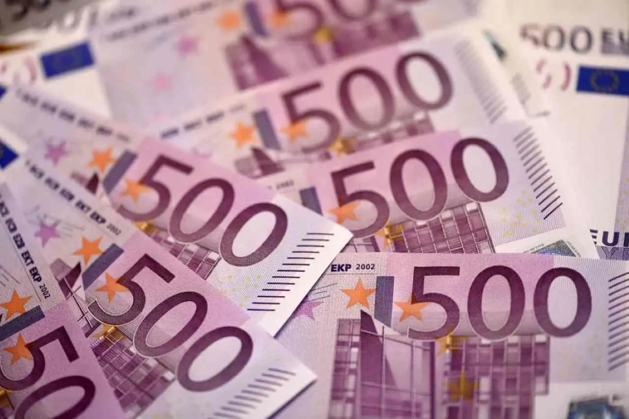 Saldo superiore ai 5000 euro: cosa cambia nei prelievi e nelle verifiche bancarie Saldo superiore ai 5000 euro: cosa cambia nei prelievi e nelle verifiche bancarie