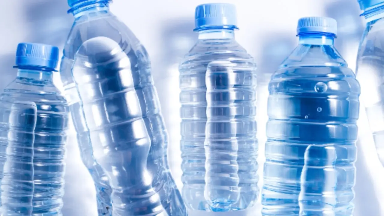 I rischi nascosti nell’acqua frizzante: come riconoscere le etichette più sicure I rischi nascosti nell’acqua frizzante: come riconoscere le etichette più sicure