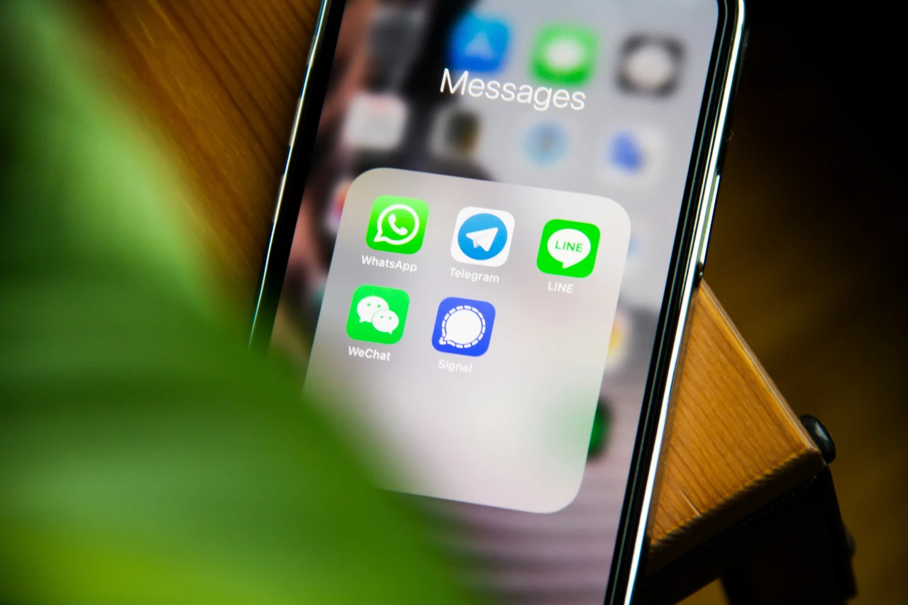 Guida pratica per organizzare meglio le cartelle delle chat sulle app di messaggistica Guida pratica per organizzare meglio le cartelle delle chat sulle app di messaggistica