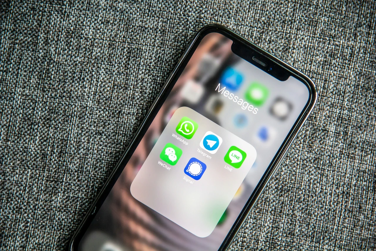 Guida pratica per organizzare meglio le cartelle delle chat sulle app di messaggistica Guida pratica per organizzare meglio le cartelle delle chat sulle app di messaggistica