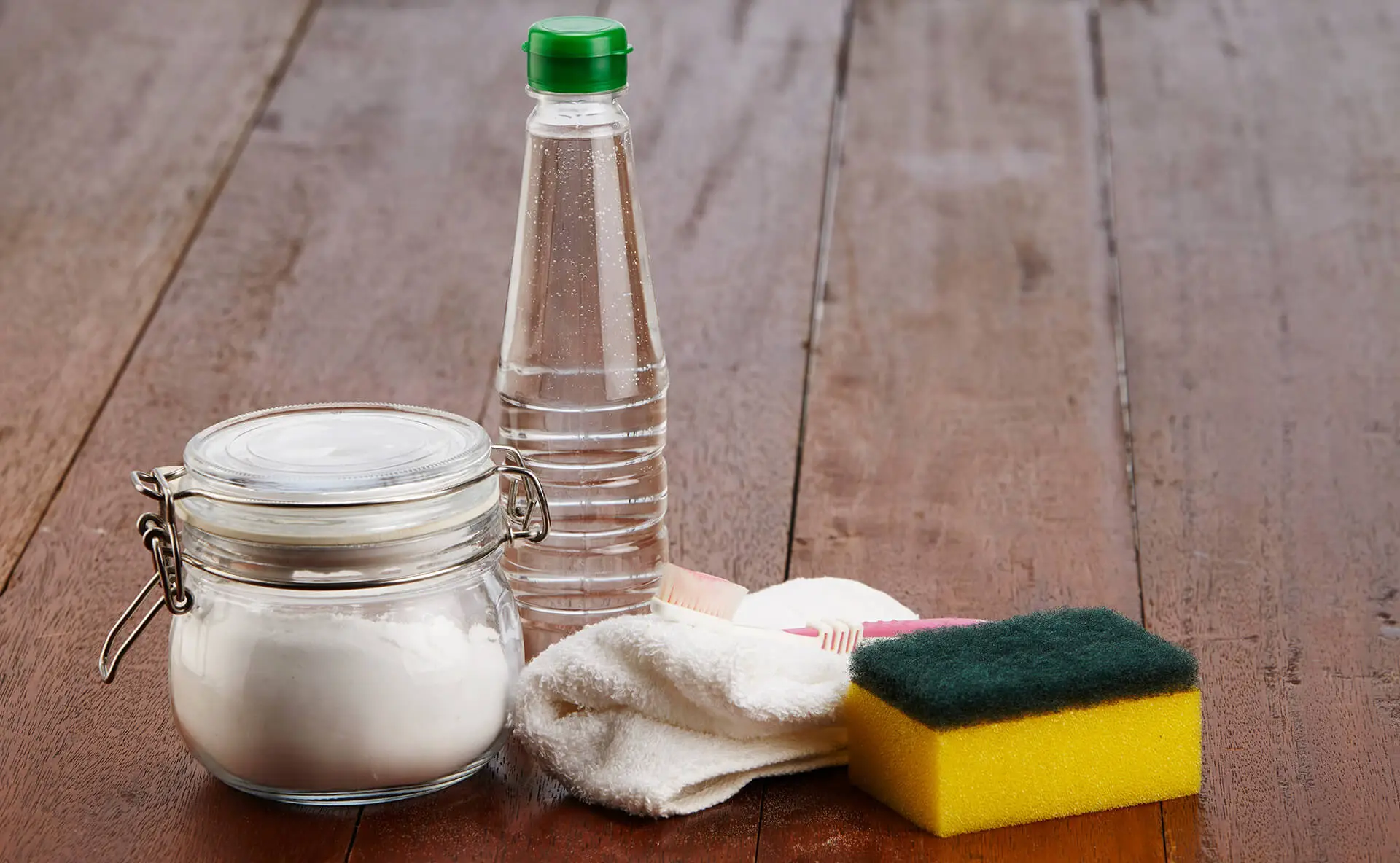 Calcare in cucina? Un rimedio naturale efficace per pulire superfici e stoviglie Calcare in cucina? Un rimedio naturale efficace per pulire superfici e stoviglie